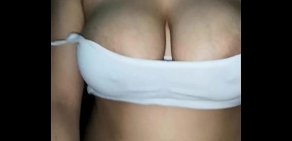  Enormes tetas brincando de mi esposa